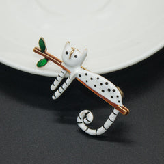 Creative Vintage Cat Brooch for Women Accessories